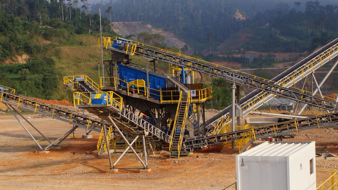 Robust equipment for processing materials in quarries