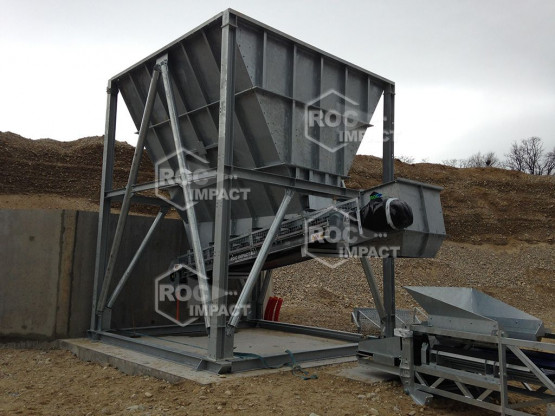 MONTAGE EN COURS D’UNE STATION COMPLETE DE CONCASSAGE  EN FRANCE AU PEAGE DU ROUSSILLON (38)