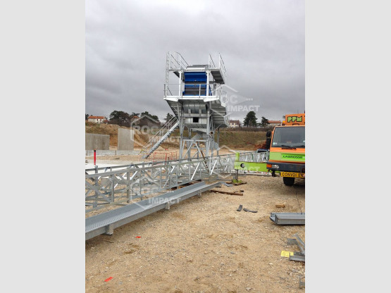 MONTAGE EN COURS D’UNE STATION COMPLETE DE CONCASSAGE  EN FRANCE AU PEAGE DU ROUSSILLON (38)