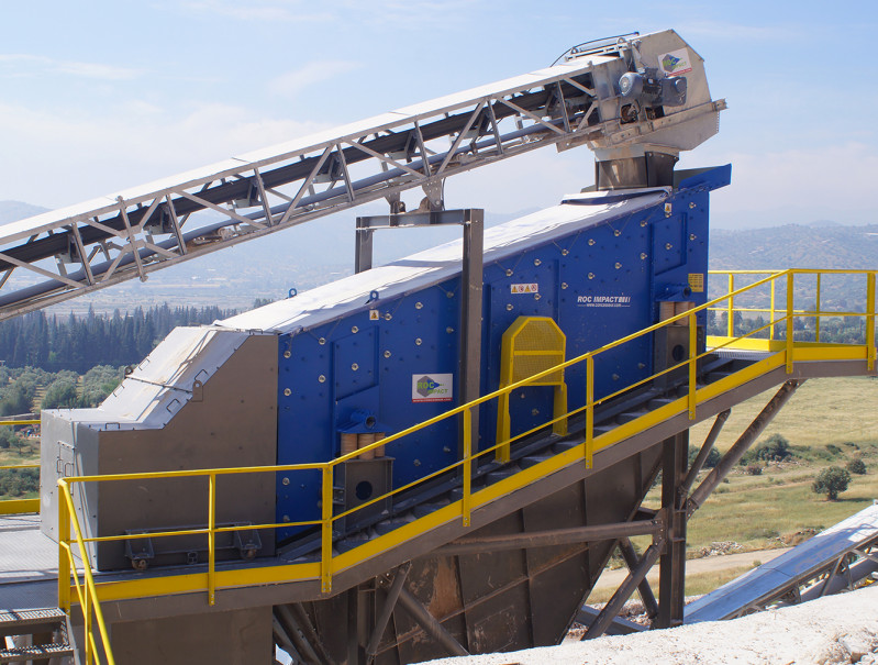Inclined vibrating screen