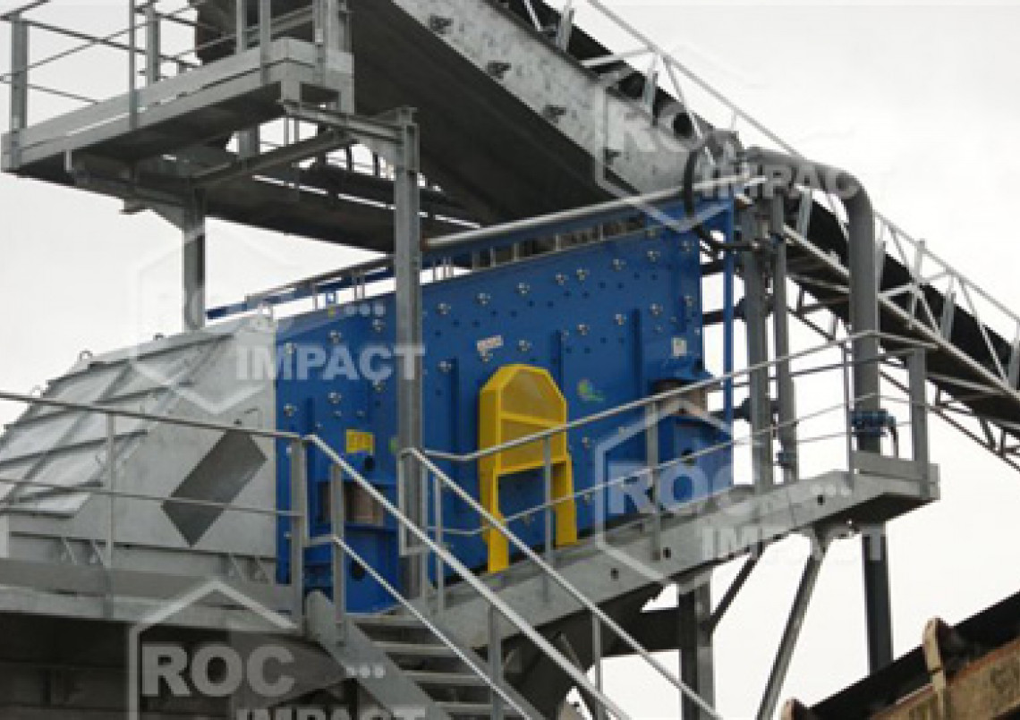 Installation with conveyor screening in France (Loire)