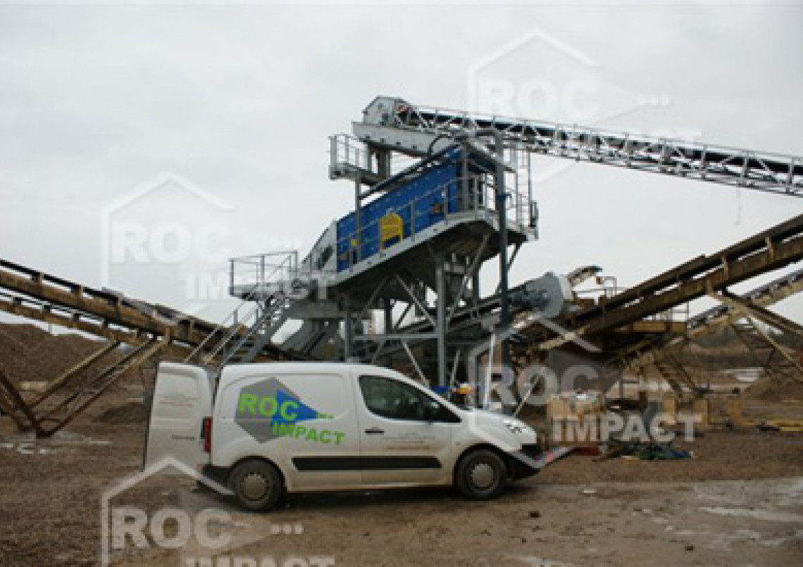 Installation with conveyor screening in France (Loire)