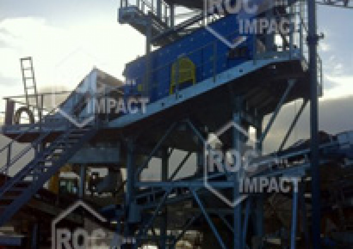 Installation with conveyor screening in France (Loire)