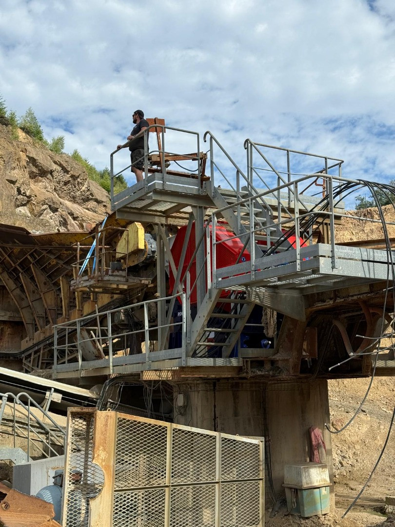 Installation of a new ROC 1108 HYD jaw crusher - ROC IMPACT